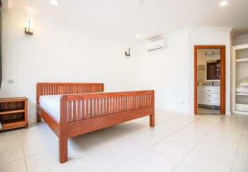 2 Bedroom Apartment For Rent - BKK1, Phnom Penh thumbnail