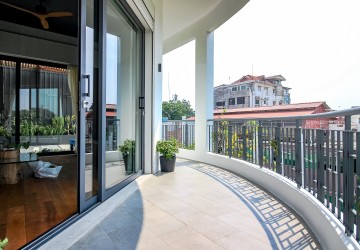 2 Bedroom Renovated Apartment For Rent - Wat Phnom, Phnom Penh thumbnail