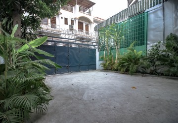 2 Bedroom Townhouse  For Rent - Tonle Bassac, Phnom Penh thumbnail