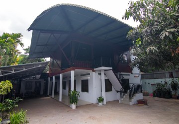 4 Bedroom Wooden House For Rent - Svay Dangkum, Siem Reap thumbnail