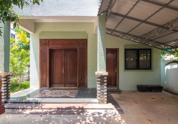 4 Bedroom Villa and 10 Studio Room Apartment Complex For Sale - Svay Dangkum, Siem Reap thumbnail