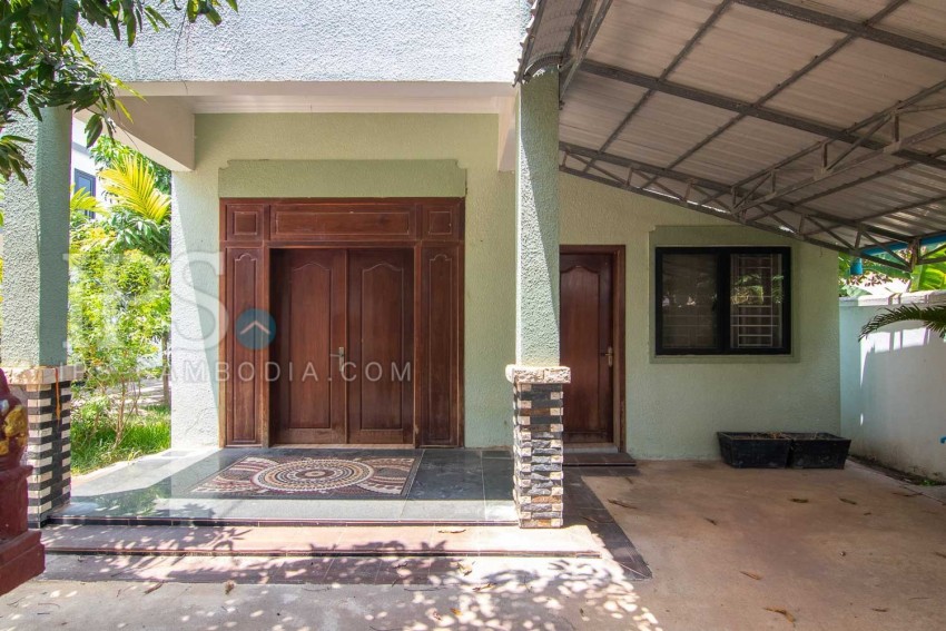 4 Bedroom Villa and 10 Studio Room Apartment Complex For Sale - Svay Dangkum, Siem Reap