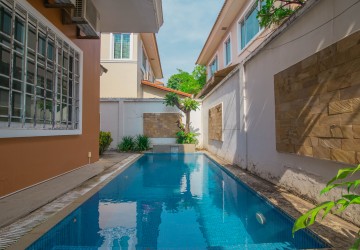 5 Bedroom Villa For Rent - Tonle Bassac, Phnom Penh thumbnail