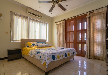 5 Bedroom Villa For Rent - Tonle Bassac, Phnom Penh thumbnail