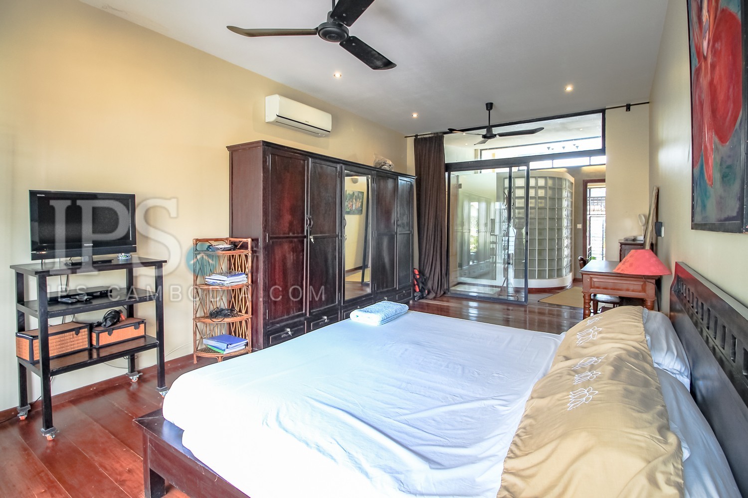 2 Bedroom Duplex For Sale - Daun Penh, Phnom Penh