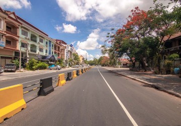 23 Bedroom Guesthouse and Land For Sale - Slor Kram, Siem Reap thumbnail