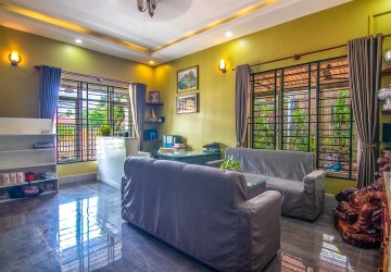 12 Bedroom Guesthouse For Sale - Night Market Area, Siem Reap thumbnail