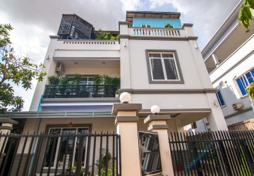 12 Bedroom Guesthouse For Sale - Night Market Area, Siem Reap thumbnail