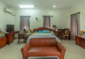 4 Bedroom Villa For Sale  - Svay Dangkum, Siem Reap thumbnail