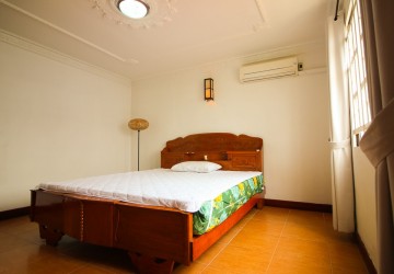 4 bedroom Renovated Flat For Rent - Central market, Phnom Penh thumbnail