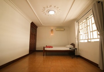 4 bedroom Renovated Flat For Rent - Central market, Phnom Penh thumbnail