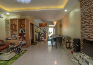 3 Bedroom Flat For Rent - Svay Dangkum, Siem Reap thumbnail