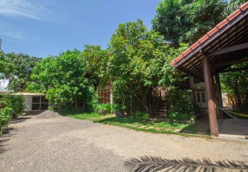 4 Bedroom Villa For Sale- Svay Dangkum, Siem Reap thumbnail