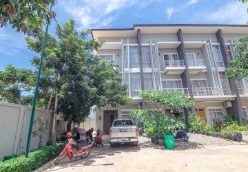 3 Bedroom Flat For Rent - Svay Dangkum, Siem Reap thumbnail