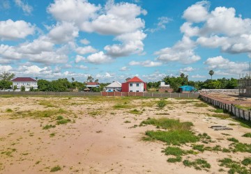 1 Hectare Land  For Sale - Svay Dangkum, Siem Reap thumbnail