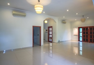 3 Bedroom Villa For Rent - Bassac Garden City, Tonle Bassac, Phnom Penh thumbnail