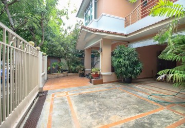 4 Bedroom Villa For Rent - Tonle Bassac, Phnom Penh thumbnail