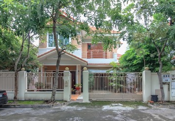 4 Bedroom Villa For Rent - Tonle Bassac, Phnom Penh thumbnail