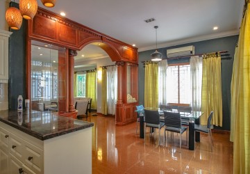 4 Bedroom Villa For Rent - Tonle Bassac, Phnom Penh thumbnail