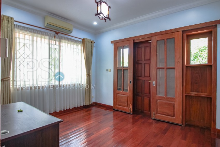 4 Bedroom Villa For Rent - Tonle Bassac, Phnom Penh
