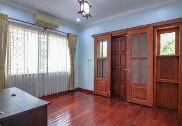 4 Bedroom Villa For Rent - Tonle Bassac, Phnom Penh thumbnail