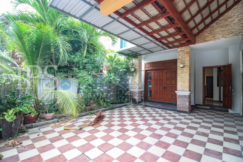 3 Bedroom Villa For Rent - Tonle Bassac, Phnom Penh