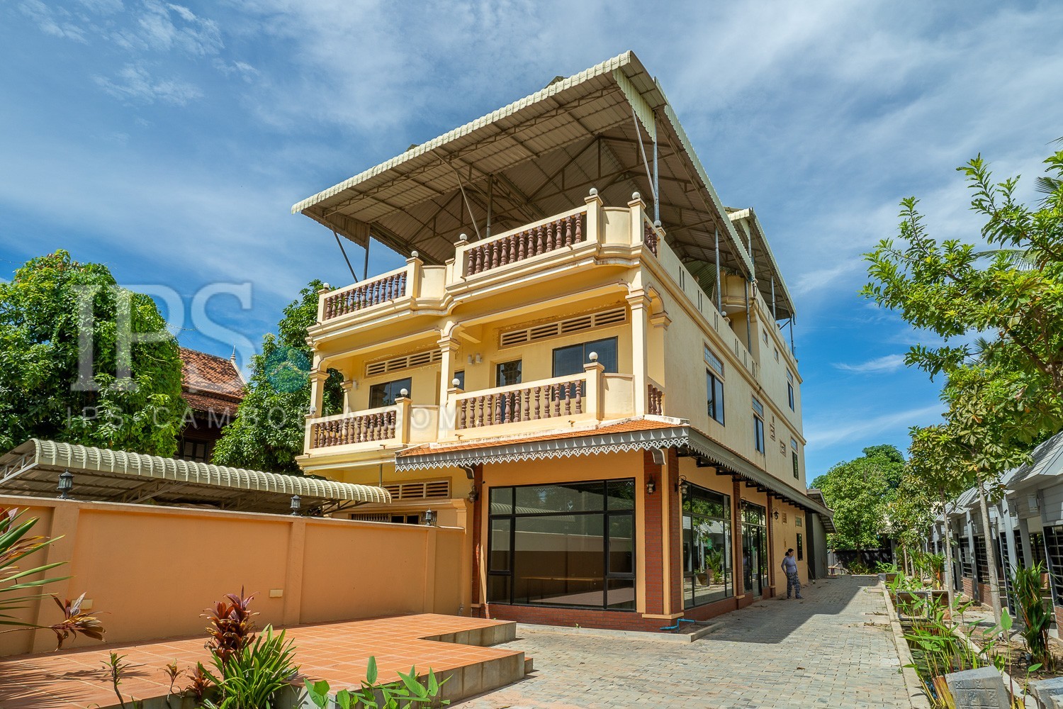 7 Bedroom Flat For Sale - Sala Kamreuk, Siem Reap - Image 2