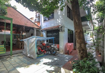 3 Bedroom Townhouse For Rent in Tonle Bassac, Phnom Penh thumbnail