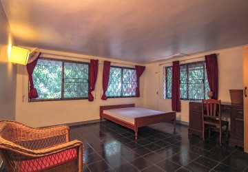 3 Bedroom Townhouse For Rent in Tonle Bassac, Phnom Penh thumbnail
