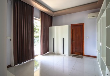8 Bedroom Villa For Rent - Tonle Bassac, Phnom Penh thumbnail