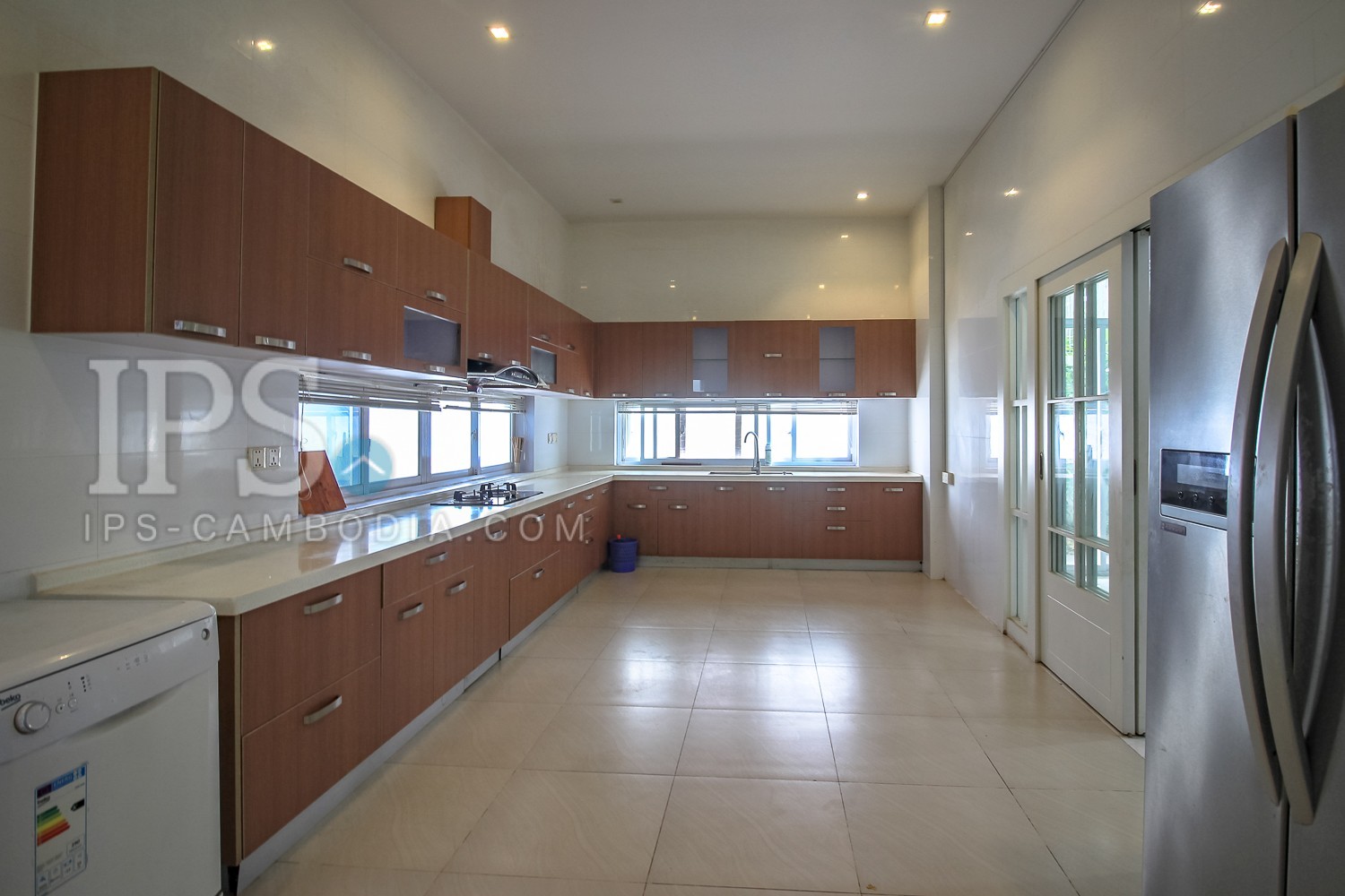 8 Bedroom Villa For Rent - Tonle Bassac, Phnom Penh - Image 3 8 Bedroom Villa For Rent - Tonle Bassac, Phnom Penh - Image 3
