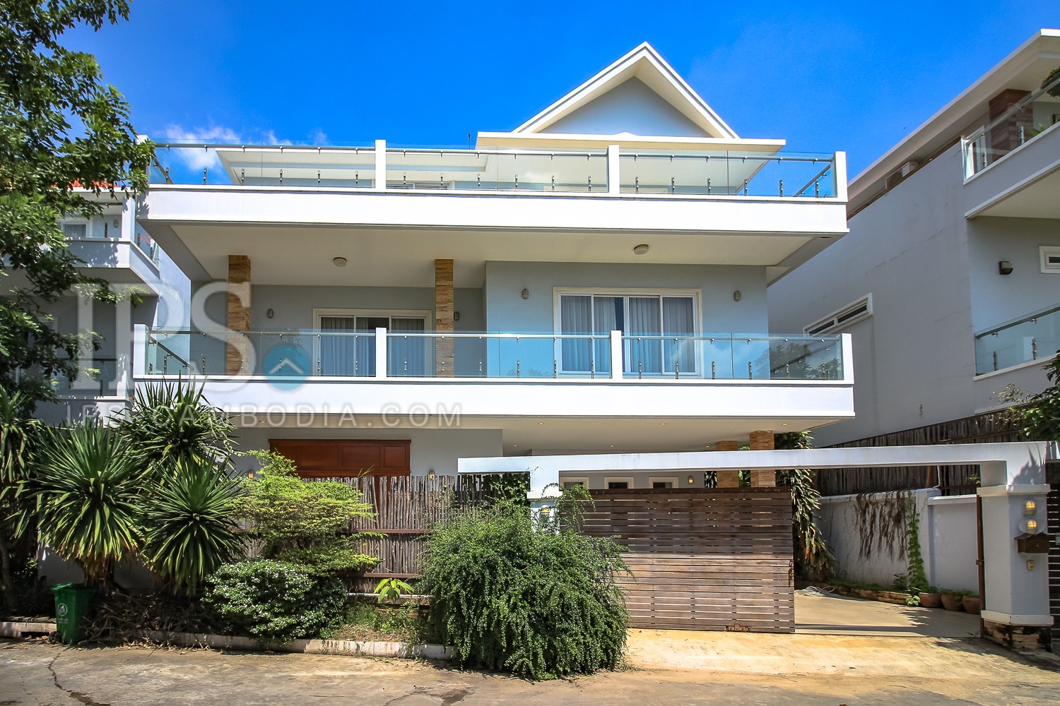 8 Bedroom Villa For Rent - Tonle Bassac, Phnom Penh 8 Bedroom Villa For Rent - Tonle Bassac, Phnom Penh