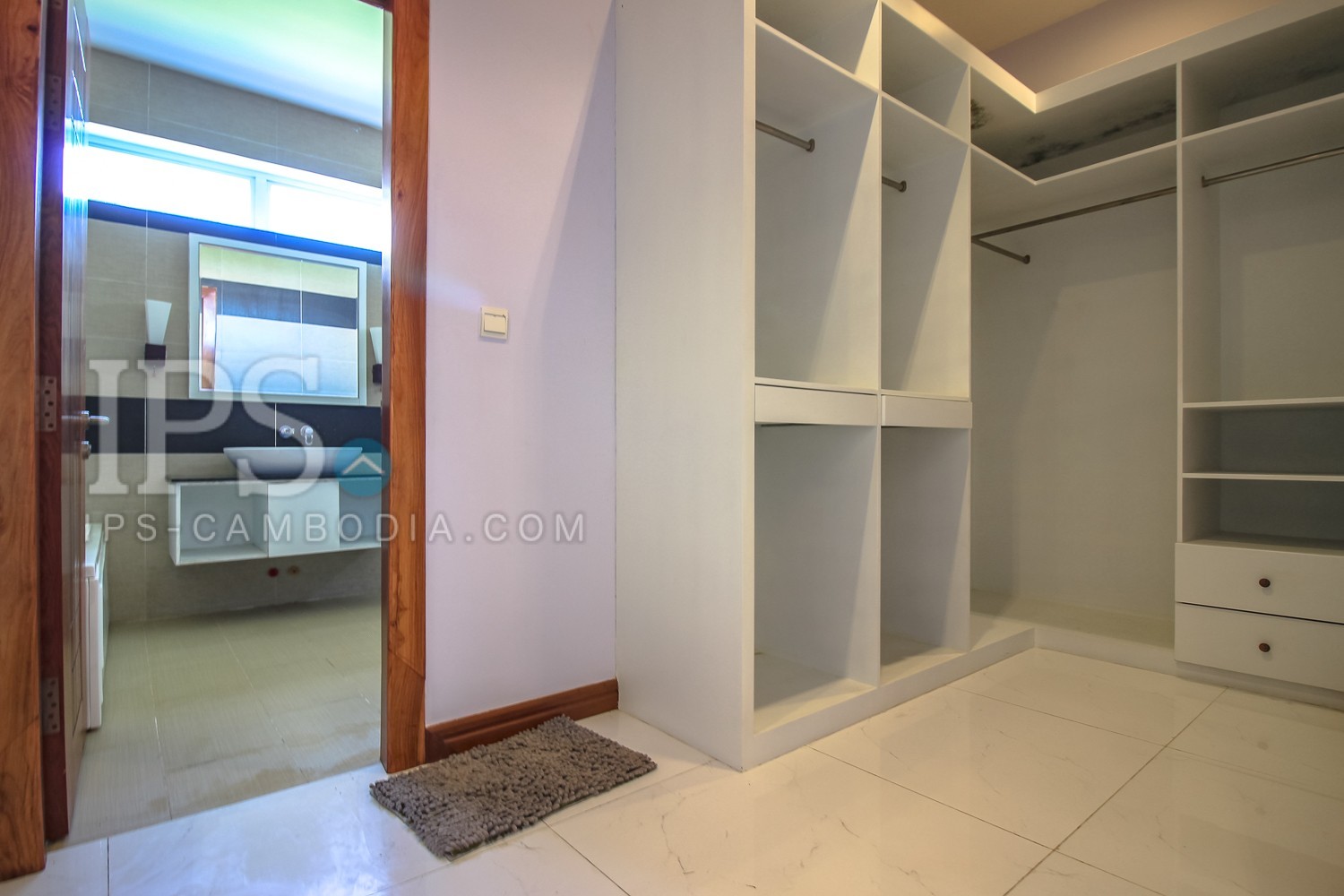 8 Bedroom Villa For Rent - Tonle Bassac, Phnom Penh - Image 19 8 Bedroom Villa For Rent - Tonle Bassac, Phnom Penh - Image 19