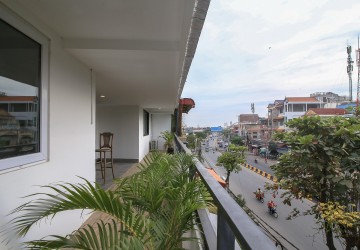 Renovated 3 Bedroom Duplex Apartment For Rent, Chak Angre Krom, Phnom Penh thumbnail