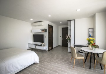 3 Bedroom Serviced Apartment For Rent - Tonle Bassac, Phnom Penh thumbnail