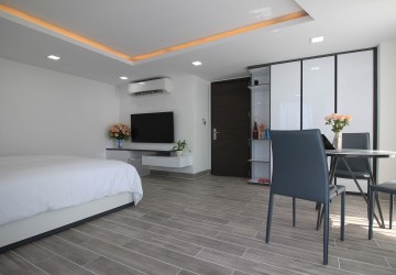 3 Bedroom Serviced Apartment For Rent - Tonle Bassac, Phnom Penh thumbnail