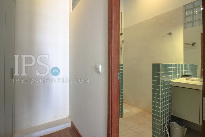 Renovated 2 Bedroom Apartment For Rent - Phsar Chas, Phnom Penh