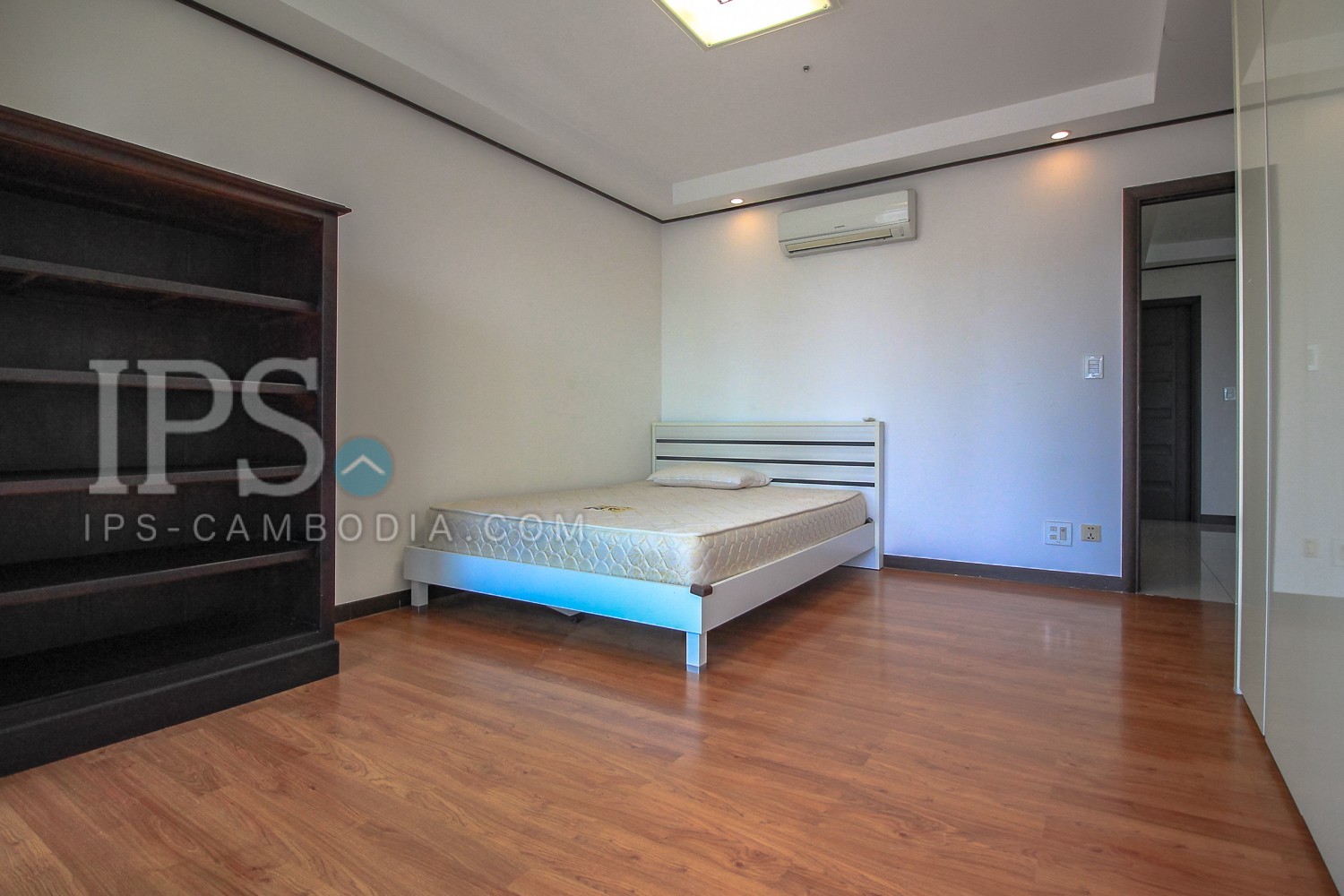 3 Bedroom Apartment For Rent - BKK1, Phnom Penh 