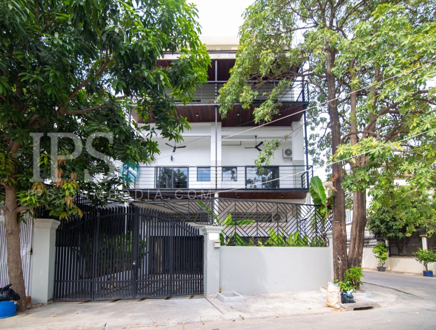 Ground Floor 4 Bedroom Apartment For Rent - Tuol Kork, Phnom Penh