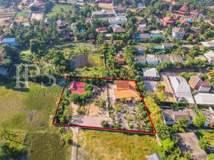 2317 Sqm Land with 2 Houses For Sale - Sala Kamruek, Siem Reap