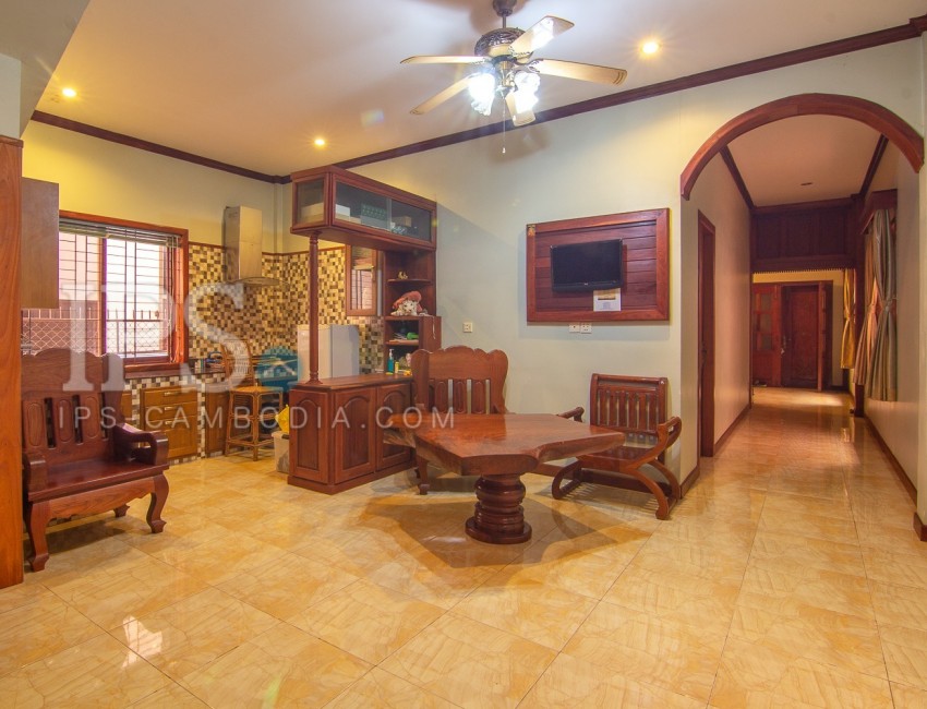 4 Bedroom House With Restaurant For Sale - Night Market, Siem Reap