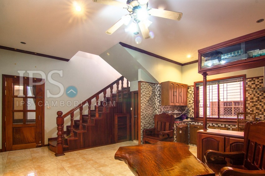 4 Bedroom House With Restaurant For Sale - Night Market, Siem Reap