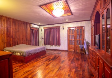 4 Bedroom House With Restaurant For Sale - Night Market, Siem Reap thumbnail