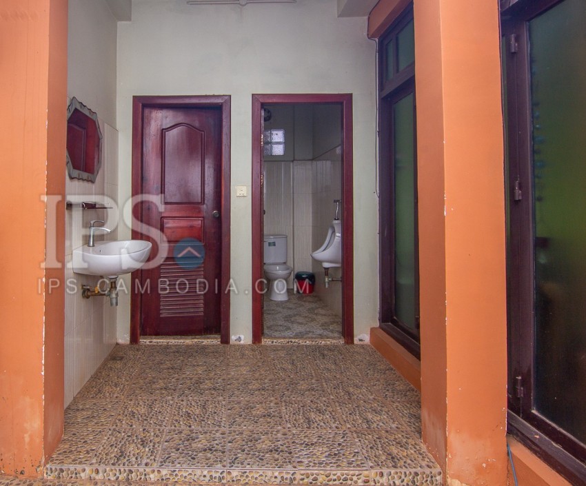 4 Bedroom House With Restaurant For Sale - Night Market, Siem Reap