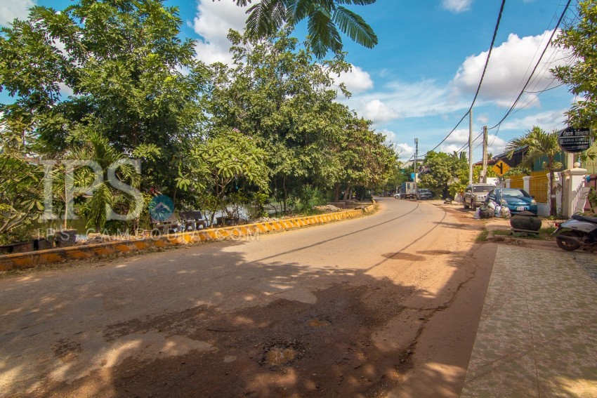 4 Bedroom House With Restaurant For Sale - Night Market, Siem Reap