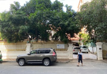 4 Bedroom Villa For Sale - Toul Tom Pong, Phnom Penh thumbnail