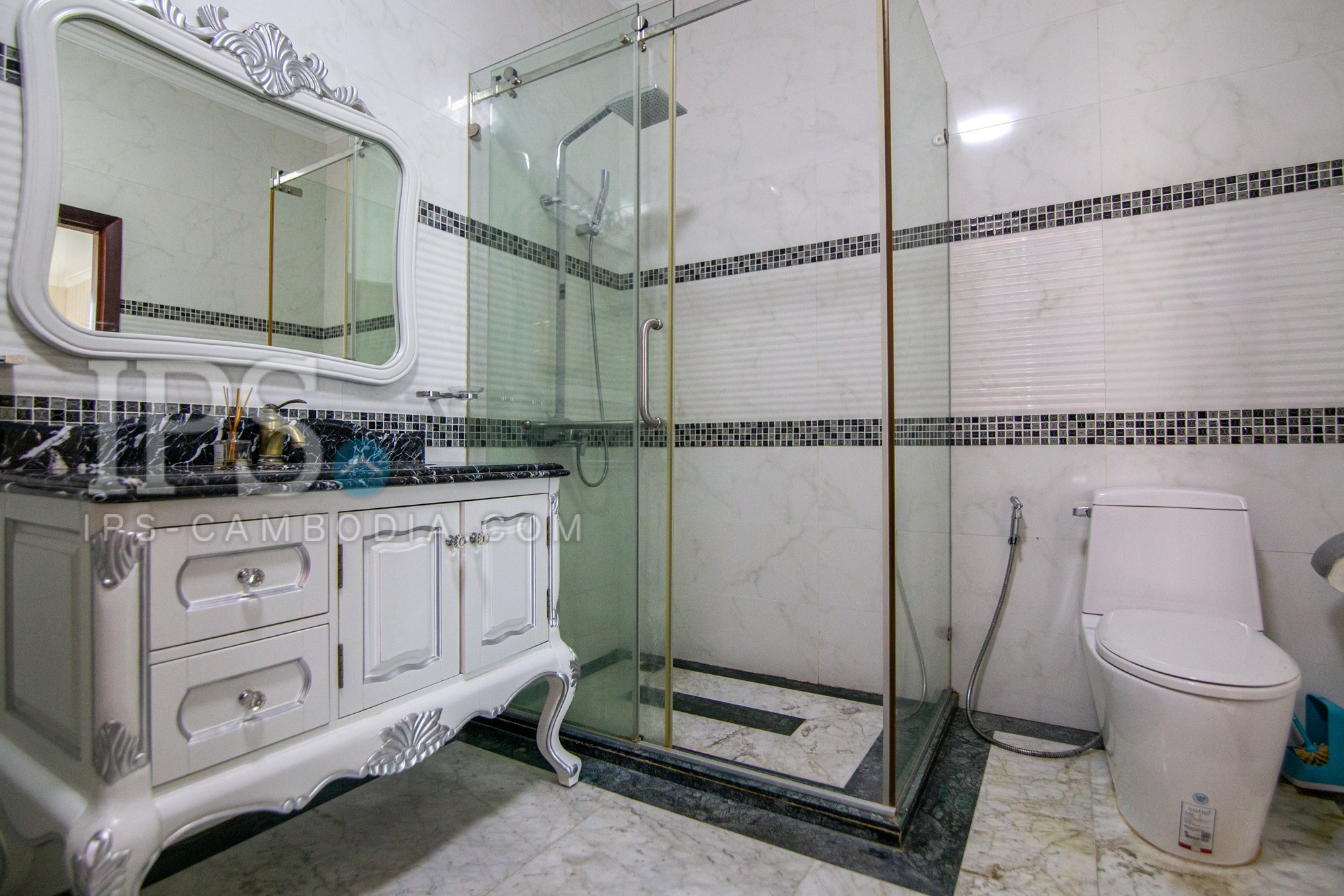5 Bedroom Villa For Rent - Tonle Bassac, Phnom Penh - Image 18