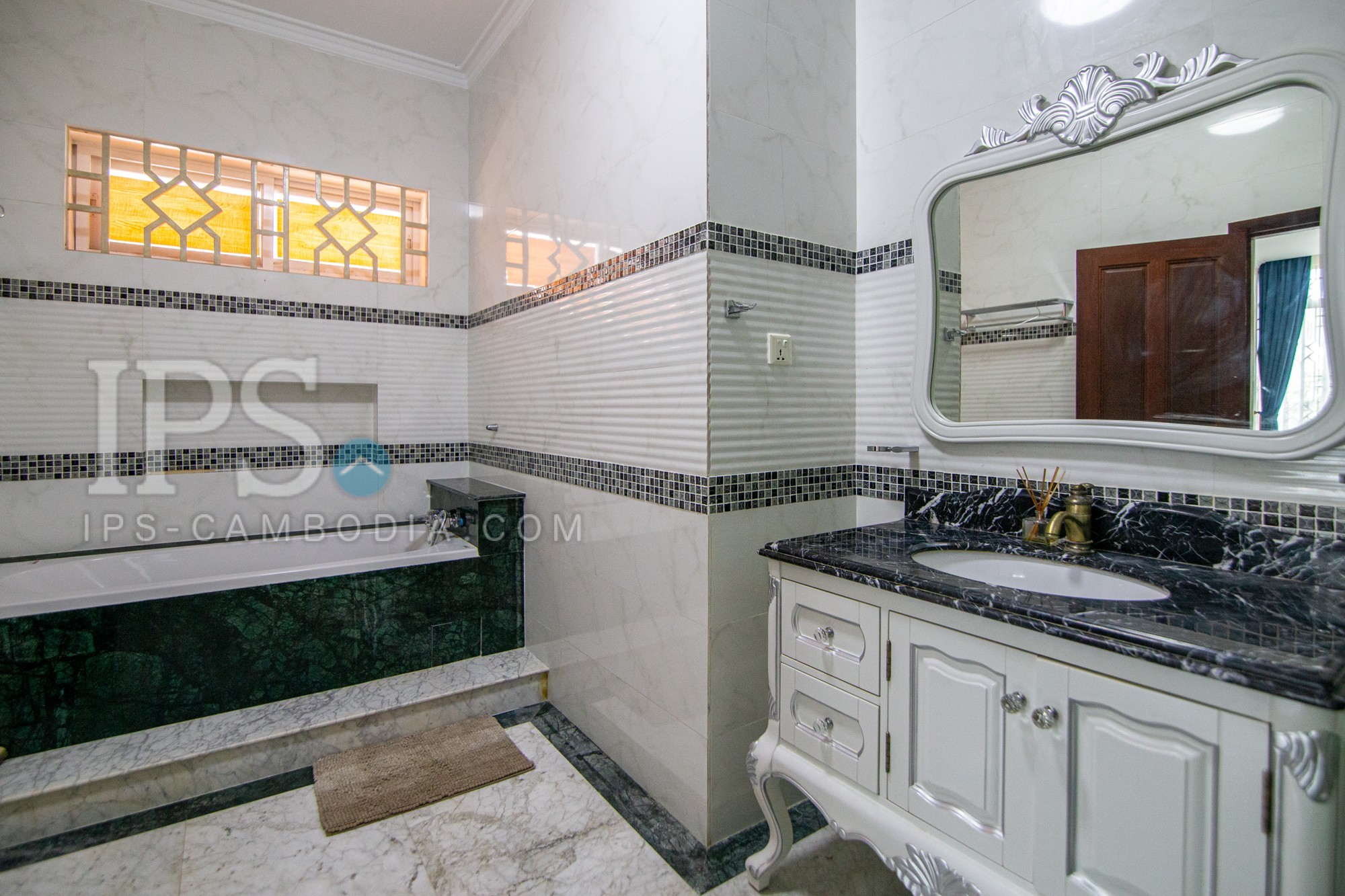 5 Bedroom Villa For Rent - Tonle Bassac, Phnom Penh - Image 17