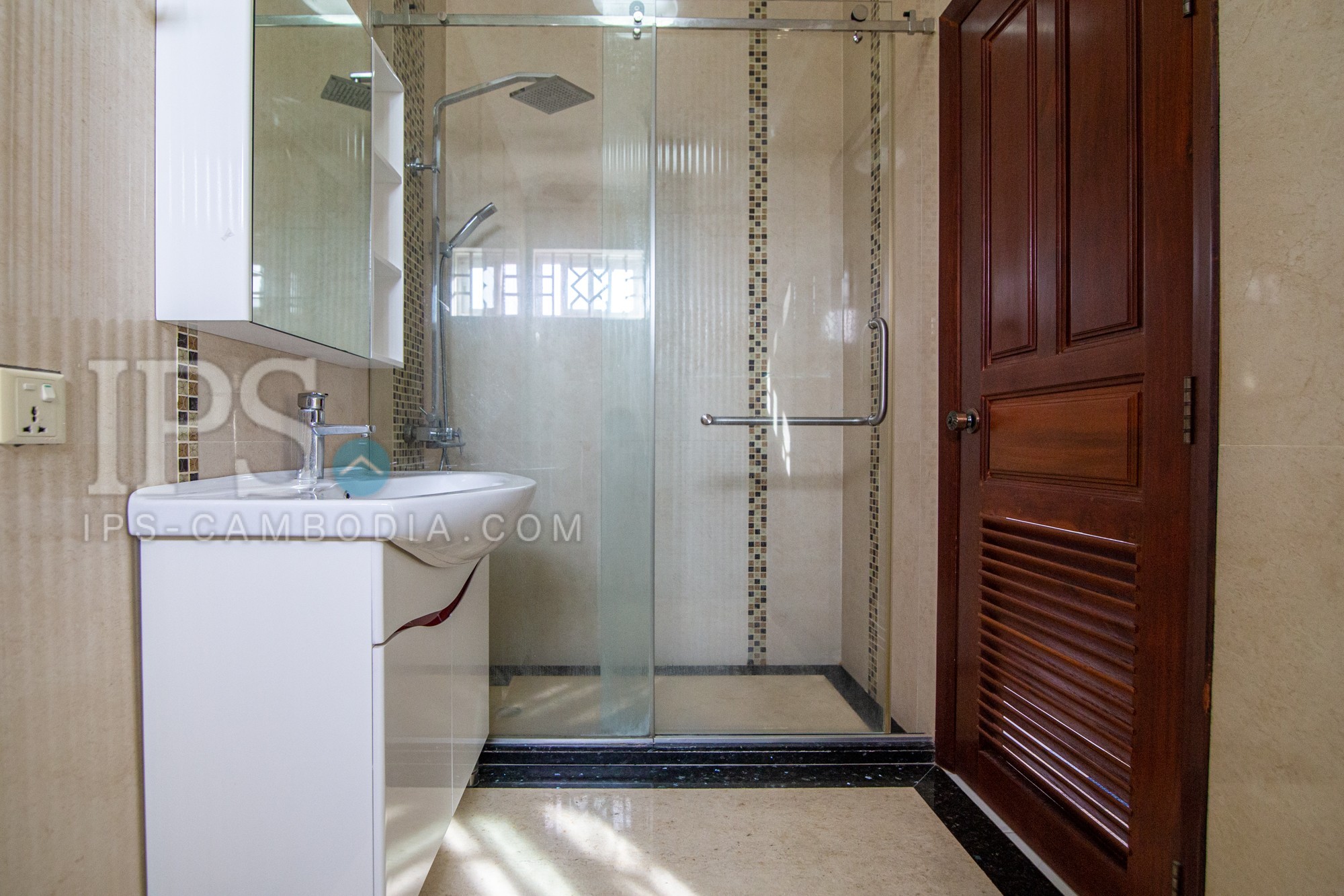 5 Bedroom Villa For Rent - Tonle Bassac, Phnom Penh - Image 25