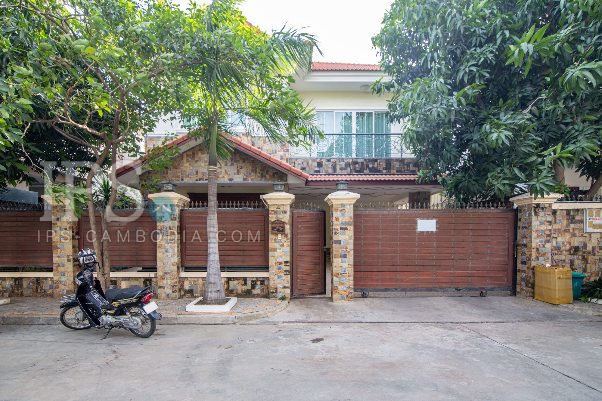 5 Bedroom Villa For Rent - Tonle Bassac, Phnom Penh
